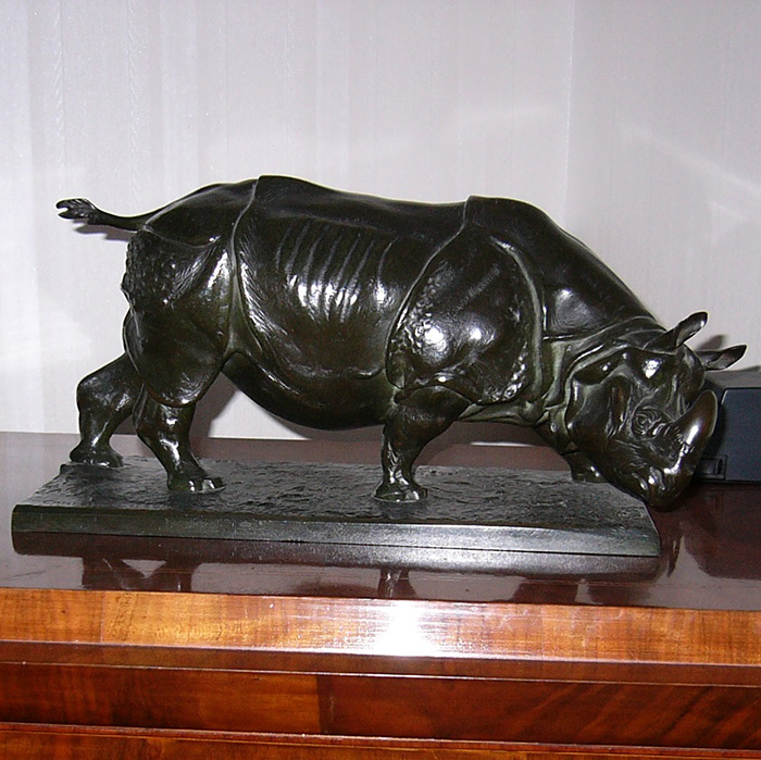 nashorn-skulptur